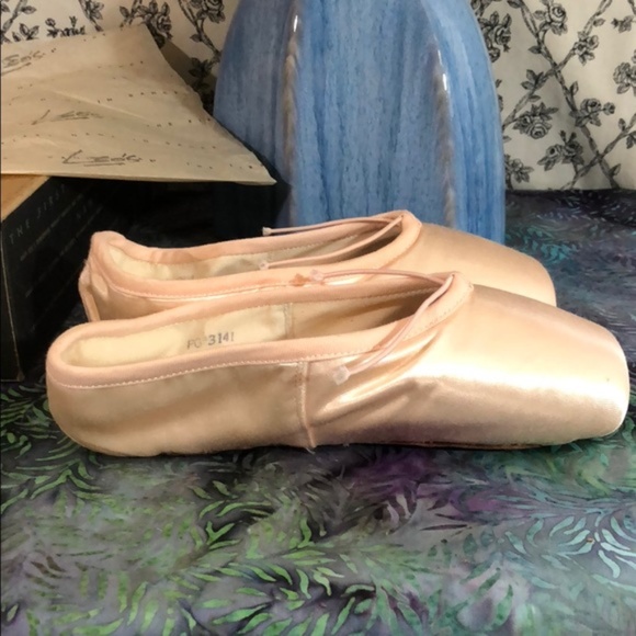 🏆Leos Inspiration 3/4 Pointe Ballet Shoes W=D #53 - Picture 2 of 5